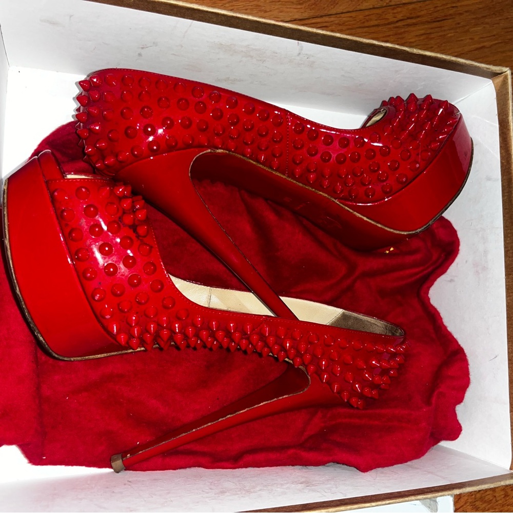 Red patent spike Christian Loubitin